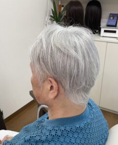 白髪の部分ウィッグ。特注です。